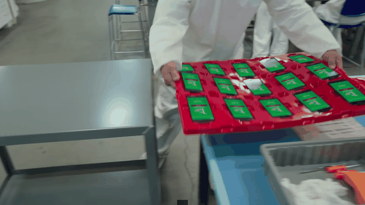 051a3e63-ca5e-4913-b592-f806eac47e17.gif